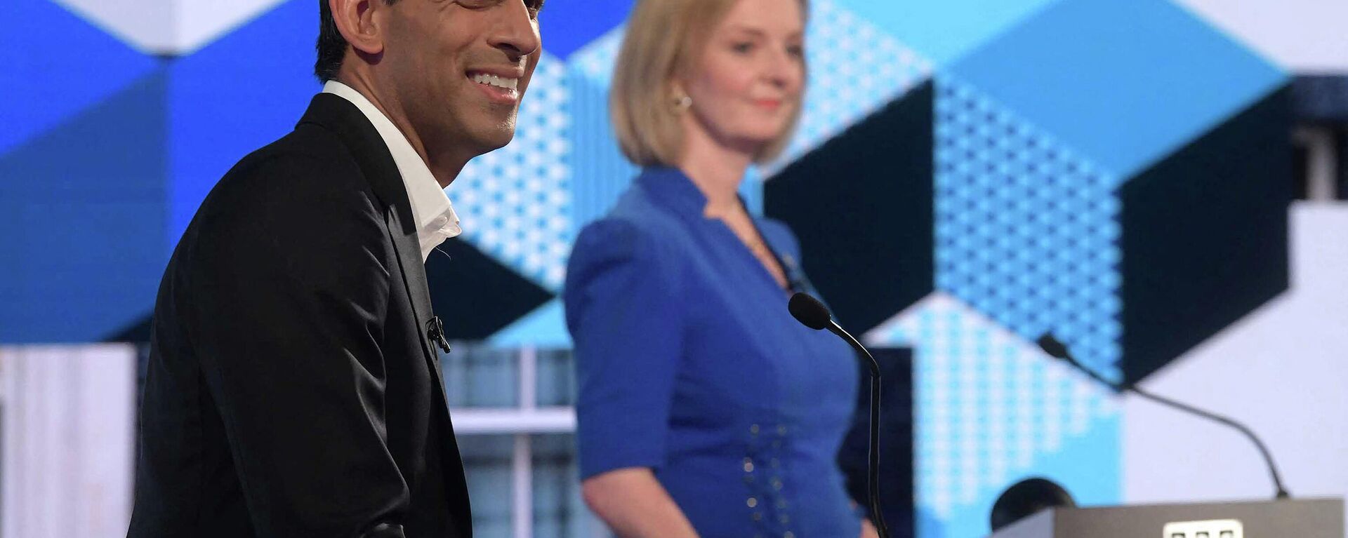 A handout picture released by the BBC, taken and received on July 25, 2022, shows Conservative politicians and candidates to be the the Leader of the Conservative Party, and Britain's next Prime Minister, Rishi Sunak (L) and Liss Truss, as they appear on the BBC's 'The UK's Next Prime Minister - Sputnik International, 1920, 26.07.2022