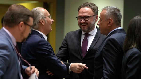 Luxembourg's Energy Minister Claude Turmes, second left, speaks with Denmark's Minister for Climate Dan Jorgensen, center, and Czech Republic's Minister for Industry Josef Sikela, second right, during an emergency meeting of EU energy ministers in Brussels on Tuesday, July 26, 2022 - Sputnik International