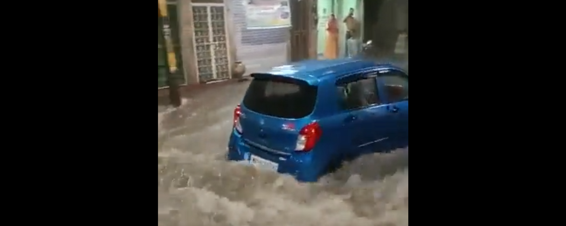Floodwaters Wash Away Cars as Heavy Rain Wreaks Havoc in India’s Jodhpur - Sputnik International, 1920, 26.07.2022