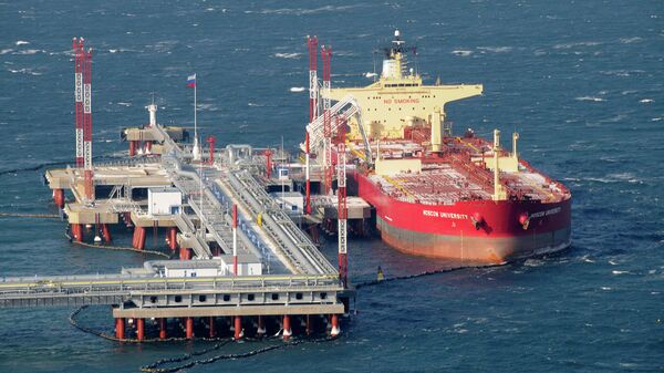 A tanker seen anchored at the new oil export terminal in the far eastern port of Kozmino - Sputnik International