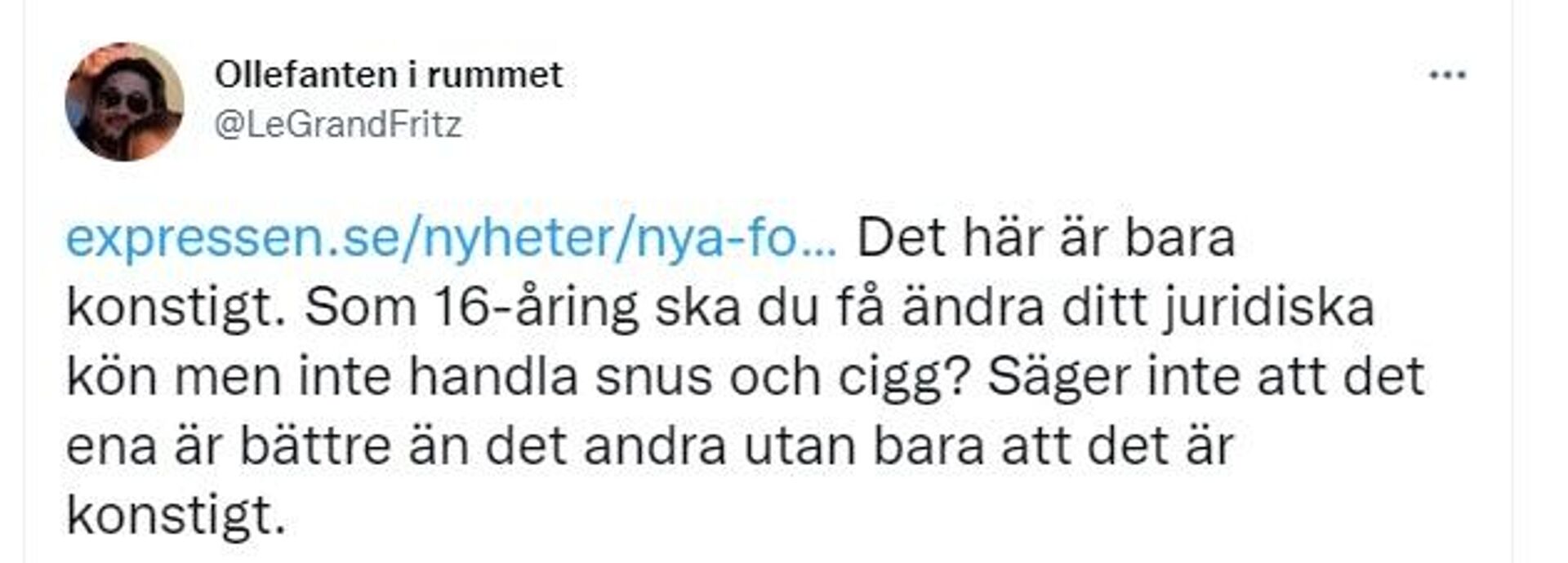 Screengrab of tweet discussing Sweden's push to lower age threshold for legal gender change - Sputnik International, 1920, 29.07.2022