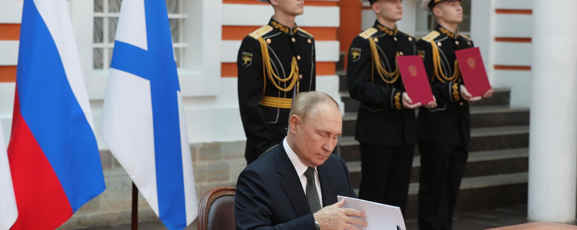 Russian President Vladimir Putin signs decree on Russia's updated Naval Doctrine. - Sputnik International, 1920, 31.07.2022