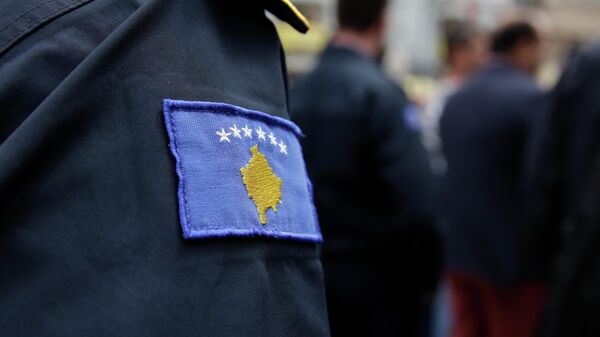 Patch with the coat of arms of the self-proclaimed Republic of Kosovo on the uniform of a police officer. - Sputnik International