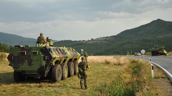 Serbian military and armored vehicles near the road between the village of Raska and the Jarinje checkpoint on the administrative line between central Serbia and northern Kosovo and Metohija. - Sputnik International