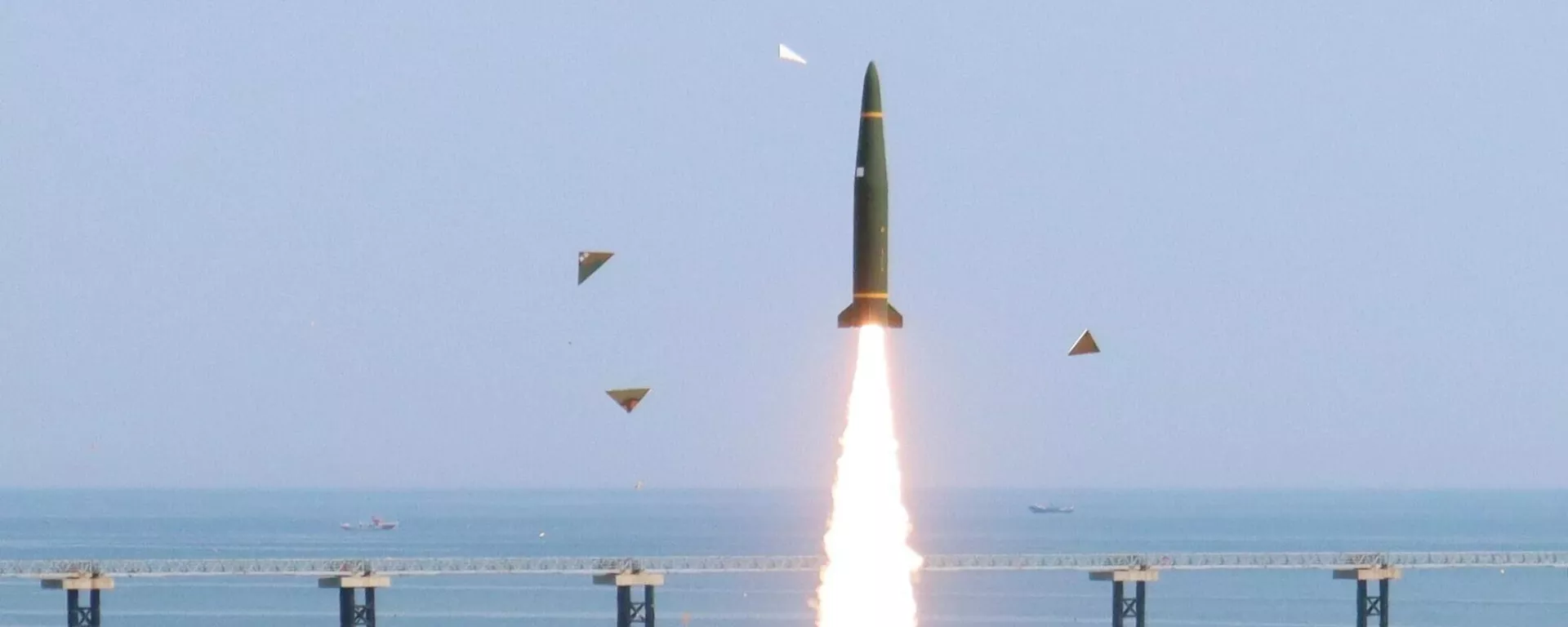 In this photo provided by South Korea Defense Ministry, a missile is fired during a joint training between US and South Korea at an undisclosed location in South Korea, Wednesday, May 25, 2022 - Sputnik International, 1920, 16.07.2024