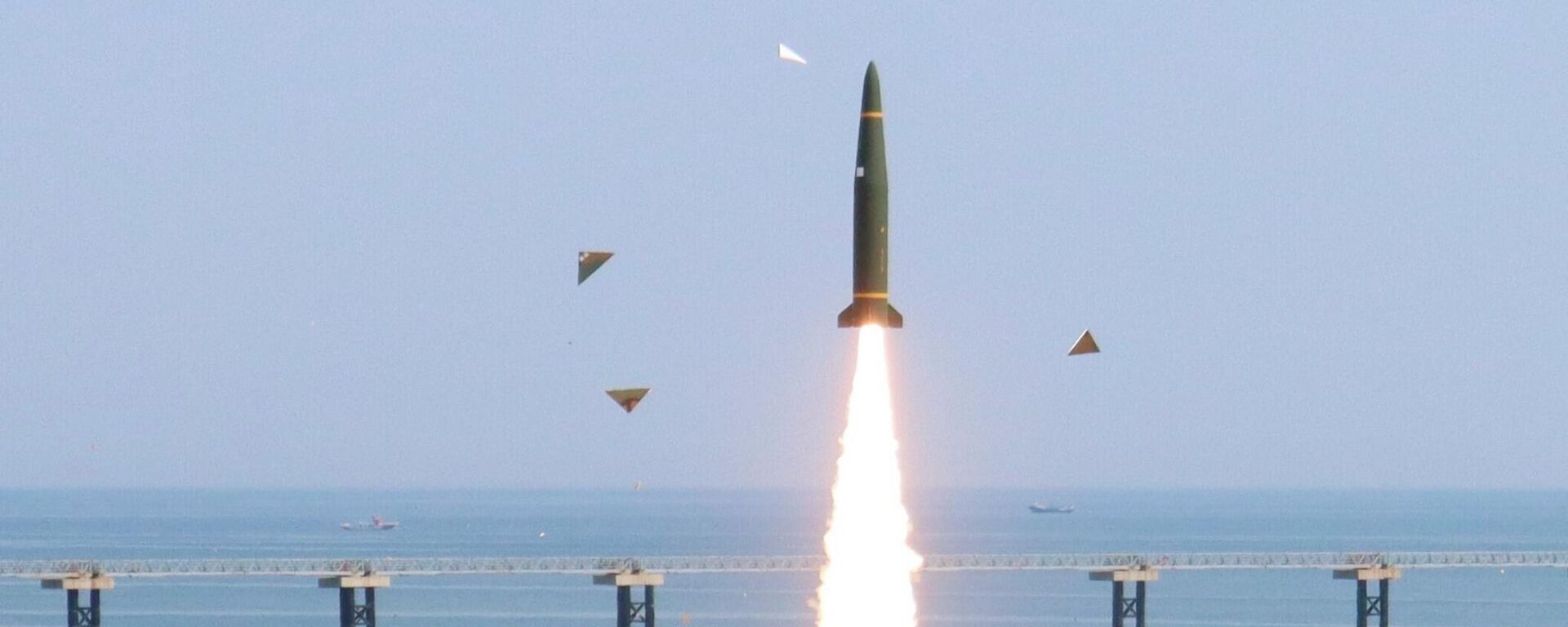 In this photo provided by South Korea Defense Ministry, a missile is fired during a joint training between U.S. and South Korea at an undisclosed location in South Korea, Wednesday, May 25, 2022 - Sputnik International, 1920, 28.09.2023