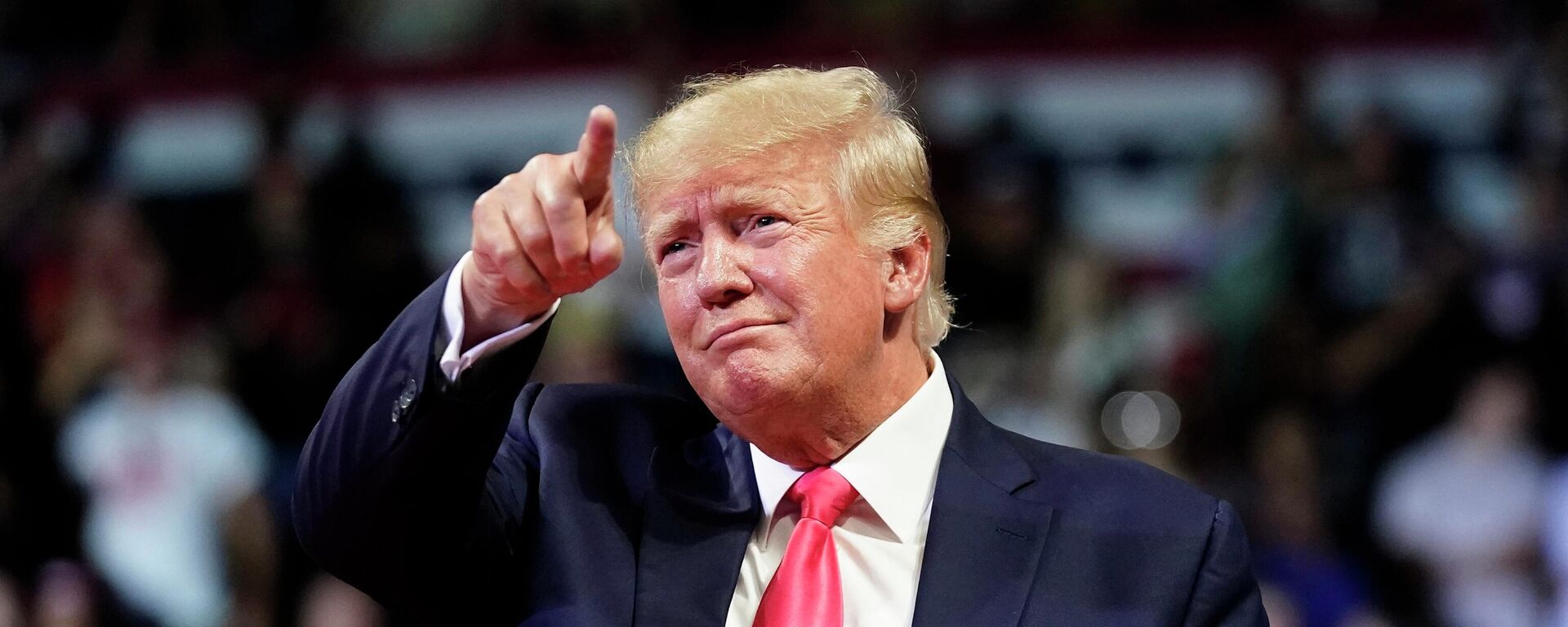 FILE - Former President Donald Trump points to the crowd as he arrives to speak at a rally July 22, 2022, in Prescott, Ariz. - Sputnik International, 1920, 31.03.2023