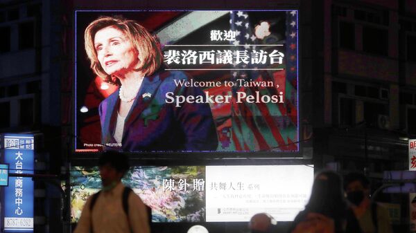 People walk past a billboard welcoming U.S. House Speaker Nancy Pelosi, in Taipei, Taiwan, Tuesday, Aug 2, 2022 - Sputnik International