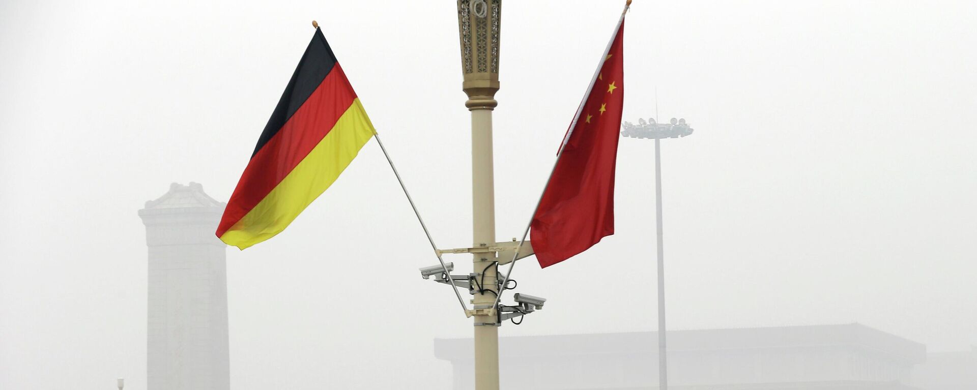 German and Chinese national flags are attached to a lamp post on Tiananmen Square to mark the visit of German Chancellor Angela Merkel outside the Great Hall of the People in Beijing on hazy Thursday, Aug. 30, 2012. (AP Photo/Ng Han Guan) - Sputnik International, 1920, 02.08.2022