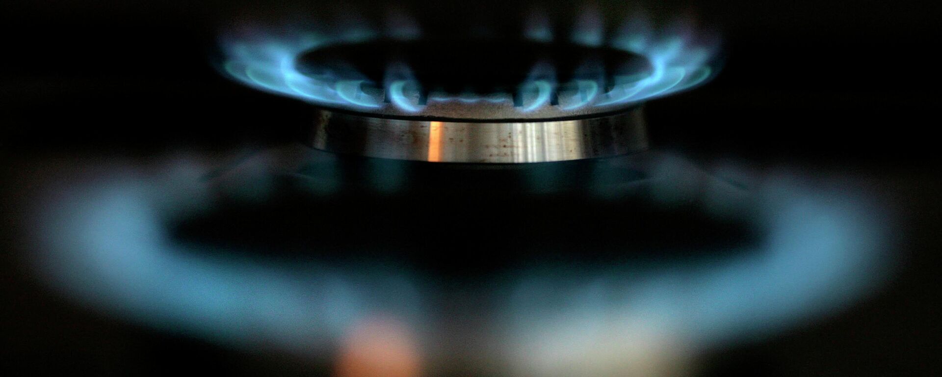 A picture taken 18 January 2008 shows the gas burner of a stove in London. United Kingdom's biggest energy provider, British Gas - Sputnik International, 1920, 26.08.2022