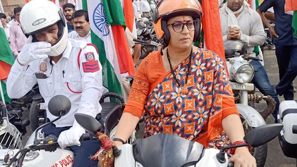 Federal Minister Smriti Irani Participated in Tricolor March Organized by Ministry of Culture - Sputnik International