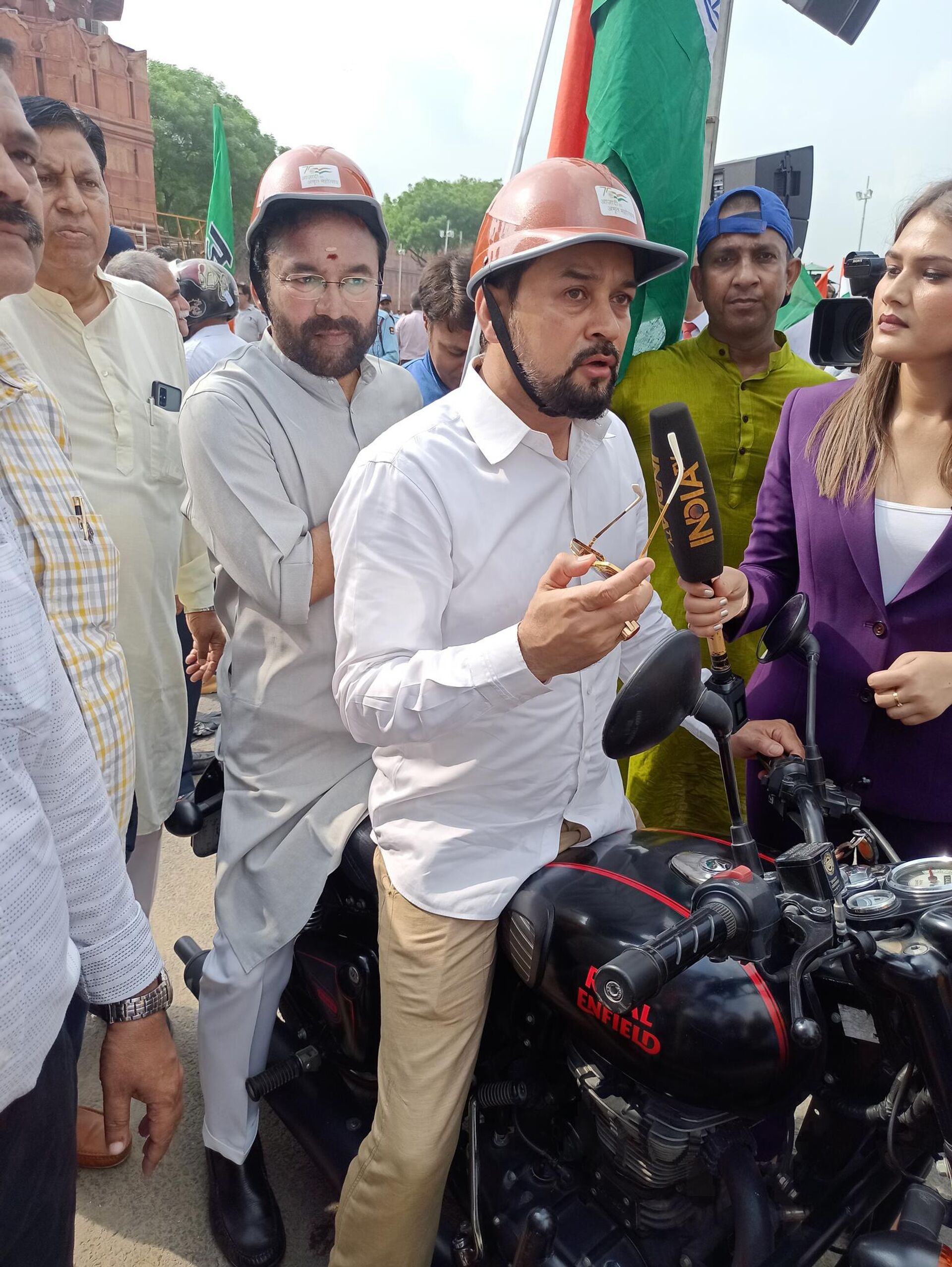 Federal Ministers Anurag Thakur and G. Kishan Reddy Interacting with Media During Tricolor March - Sputnik International, 1920, 03.08.2022