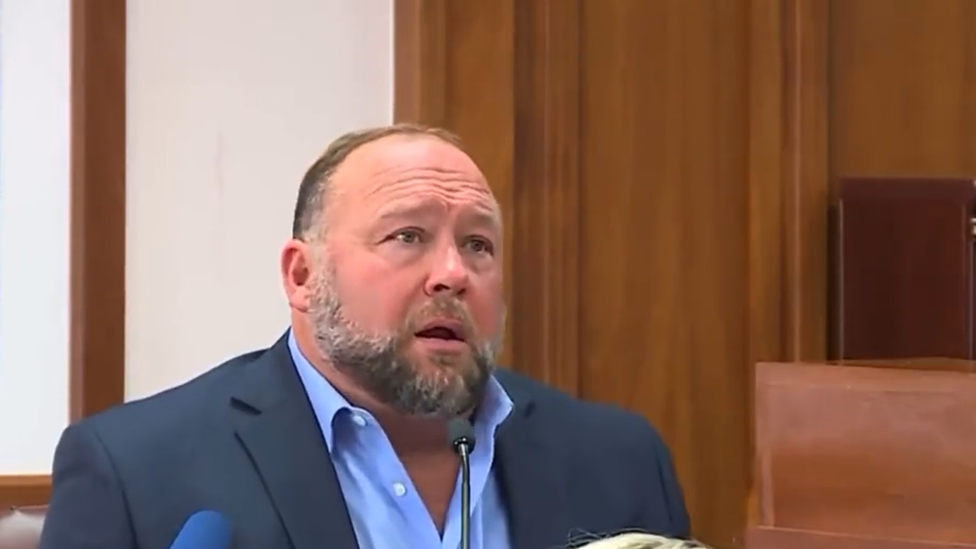 Infowars founder Alex Jones in a Texas court facing defamation charges by a family of a victim of the 2012 Sandy Hook shooting - Sputnik International, 1920, 06.08.2022