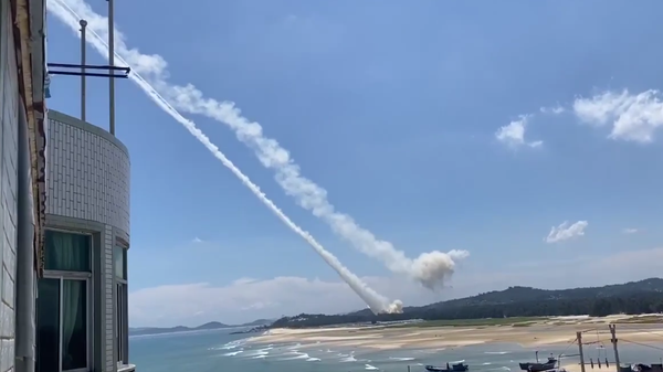 A screeshot of a video, published by a Chinese military blogger, showing alleged missile launches as part of PLA exercises. - Sputnik International