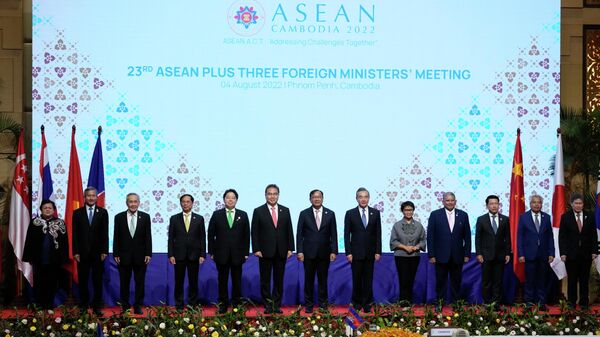 Foreign ministers including Yoshimasa Hayashi of Japan, from fifth left, Park Jin of South Korea, Prak Sokhonn of Cambodia and Wang Yi of China, stand for a group photo during the ASEAN Plus Three Foreign Ministers' Meeting in Phnom Penh in Phnom Penh, Cambodia, Thursday, Aug. 4, 2022 - Sputnik International