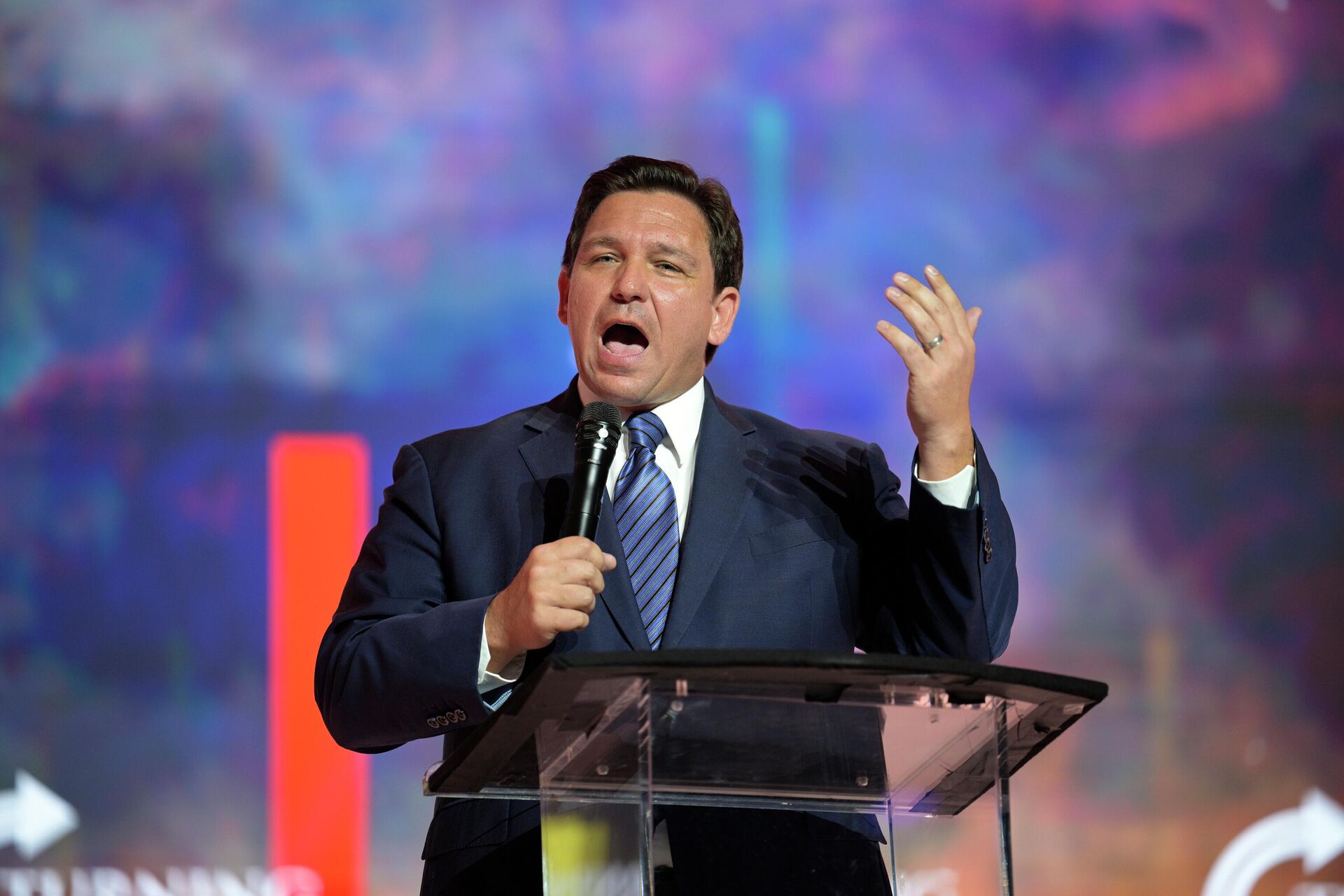 FILE - Florida Gov. Ron DeSantis addresses attendees during the Turning Point USA Student Action Summit, Friday, July 22, 2022, in Tampa, Fla. - Sputnik International, 1920, 15.11.2022