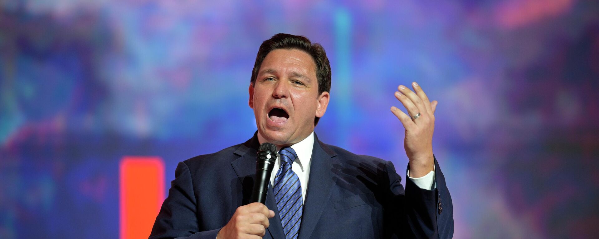 FILE - Florida Gov. Ron DeSantis addresses attendees during the Turning Point USA Student Action Summit, Friday, July 22, 2022, in Tampa, Fla. - Sputnik International, 1920, 16.03.2023