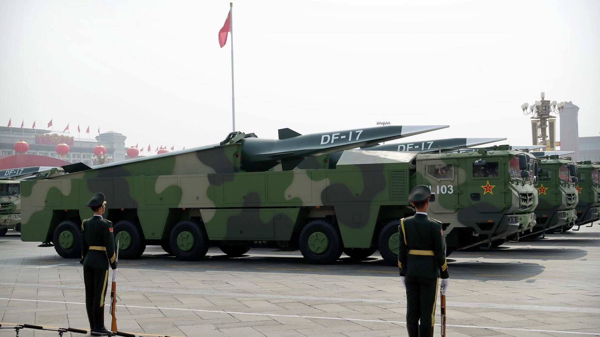FILE - Chinese military vehicles carrying DF-17 ballistic missiles roll during a parade to commemorate the 70th anniversary of the founding of Communist China in Beijing, on Oct. 1, 2019 - Sputnik International, 1920, 05.08.2022