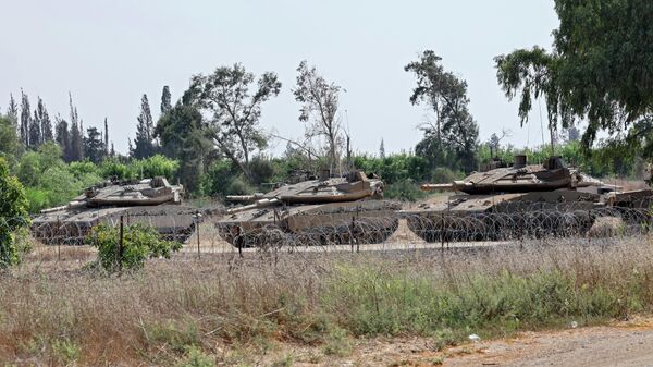 Israeli army Mercava tanks are pictured on the Israel-Gaza border on July 5, 2022. - Sputnik International