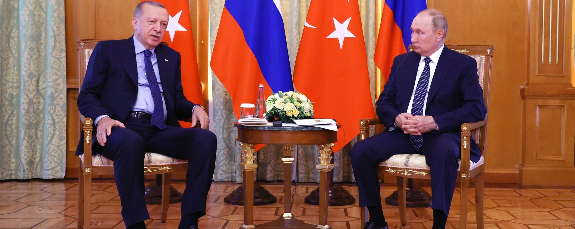 Russian President Vladimir Putin and his Turkish counterpart, Recep Tayyip Erdogan meet in Sochi, Russia on Friday August 5, 2022. - Sputnik International, 1920, 05.08.2022