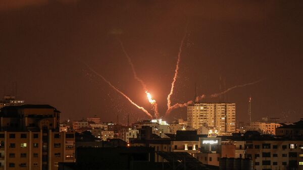 A picture taken on August 5, 2022, shows Palestinian rockets fired from in Gaza City in retaliation to earlier Israeli airstrikes. - A senior militant from Islamic Jihad was killed in an Israeli air strike on the Gaza Strip today, prompting the militant group to warn Israel has started a war. - Sputnik International