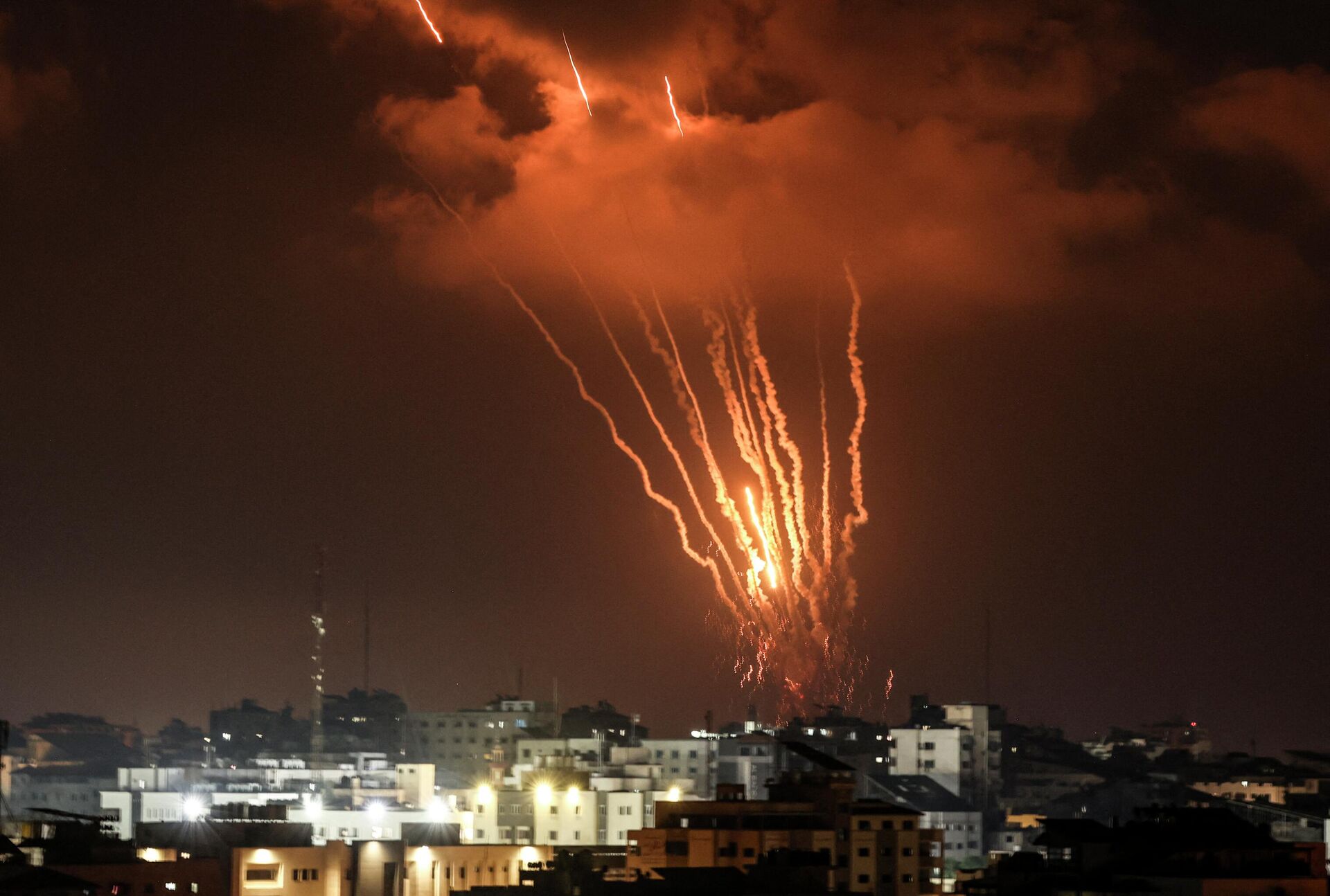 A picture taken on August 5, 2022, shows Palestinian rockets fired from Gaza City in retaliation to earlier Israeli air strikes. - Sputnik International, 1920, 06.08.2022