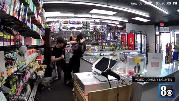 Graphic surveillance video footage has revealed how the owner of a Las Vegas vape store apparently defended himself from an unidentified assailant by repeatedly stabbing him with a sharp object.
 - Sputnik International