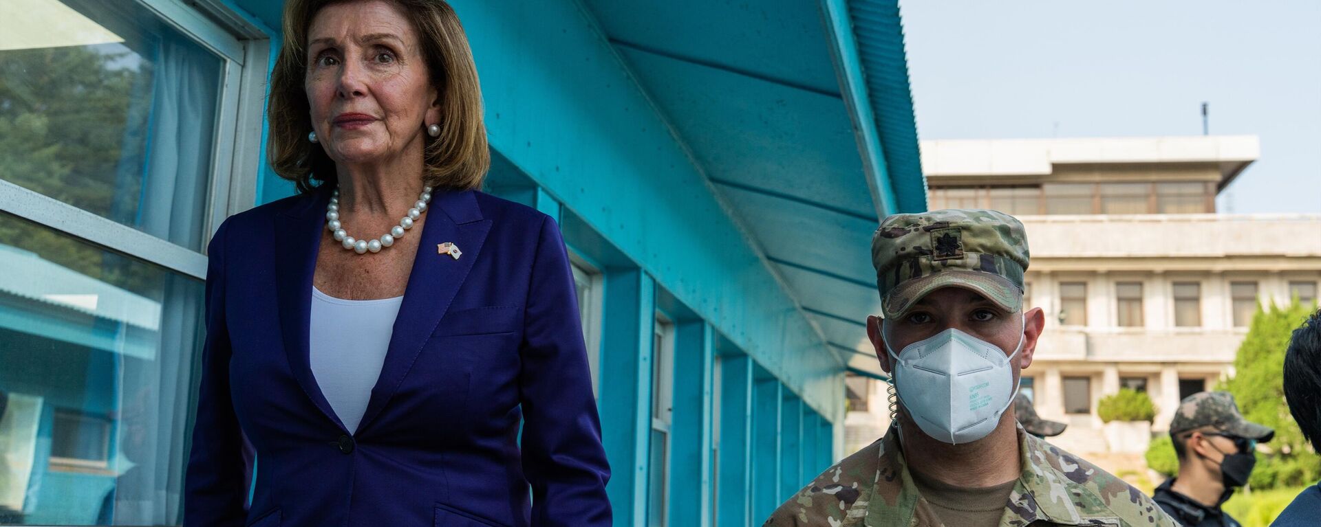Nancy Pelosi touring the demilitarized zone frontier between North and South Korea. - Sputnik International, 1920, 06.08.2022