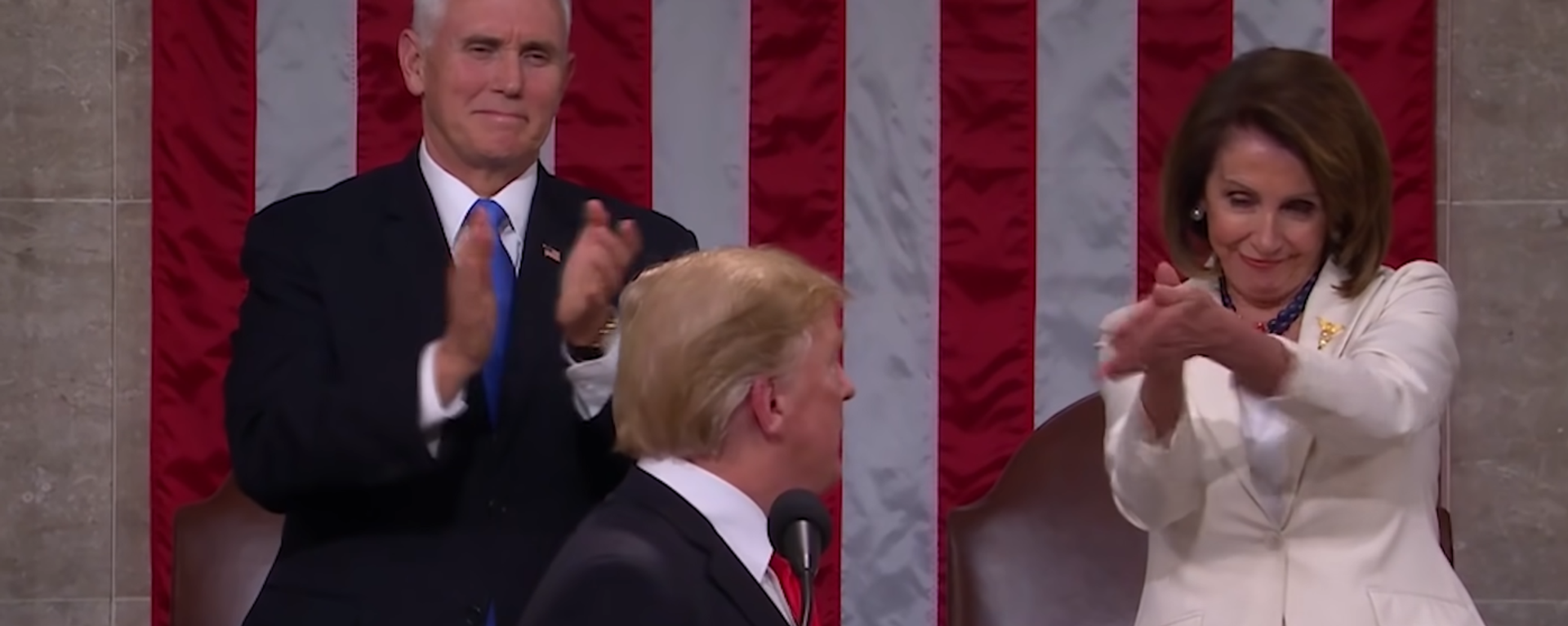 Nancy Pelosi claps for Donald Trump at State of the Union address. - Sputnik International, 1920, 06.08.2022