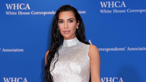Kim Kardashian poses for photographers as she arrives at the annual White House Correspondents' Association Dinner in Washington, Saturday, April 30, 2022. - Sputnik International