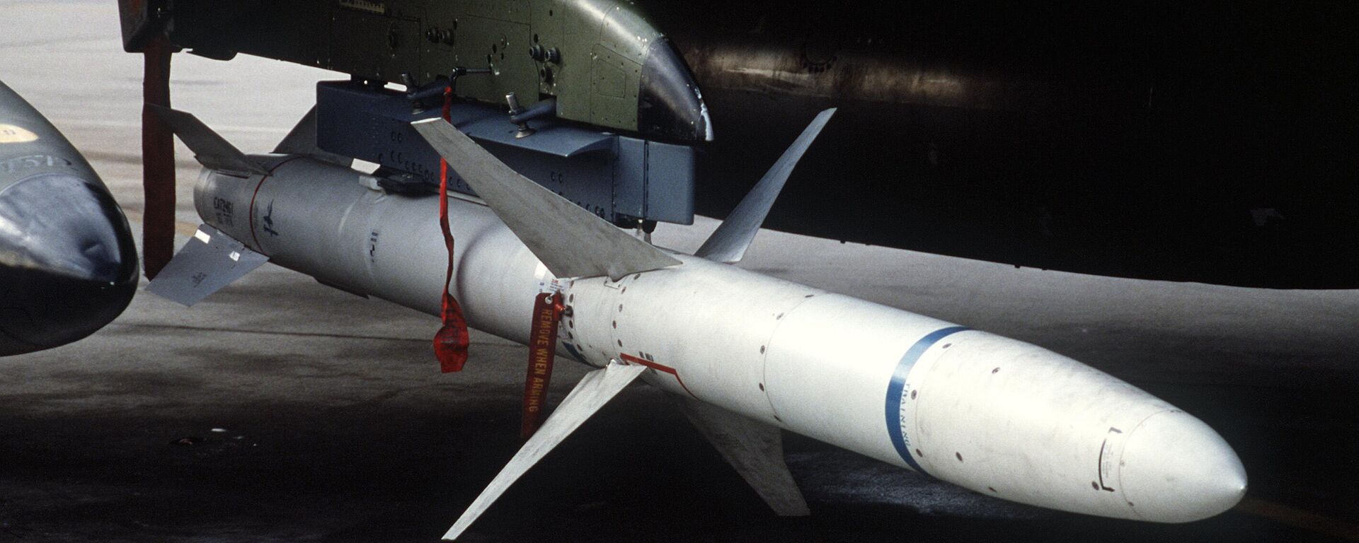 A view of an AGM-88 HARM high-speed anti-radiation missile mounted beneath the wing of a 37th Tactical Fighter Wing F-4G Phantom II Wild Weasel aircraft. - Sputnik International, 1920, 24.11.2022