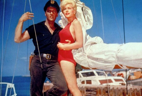 Elvis Presley and Stella Stevens in &quot;Girls! Girls! Girls!&quot; - Sputnik International