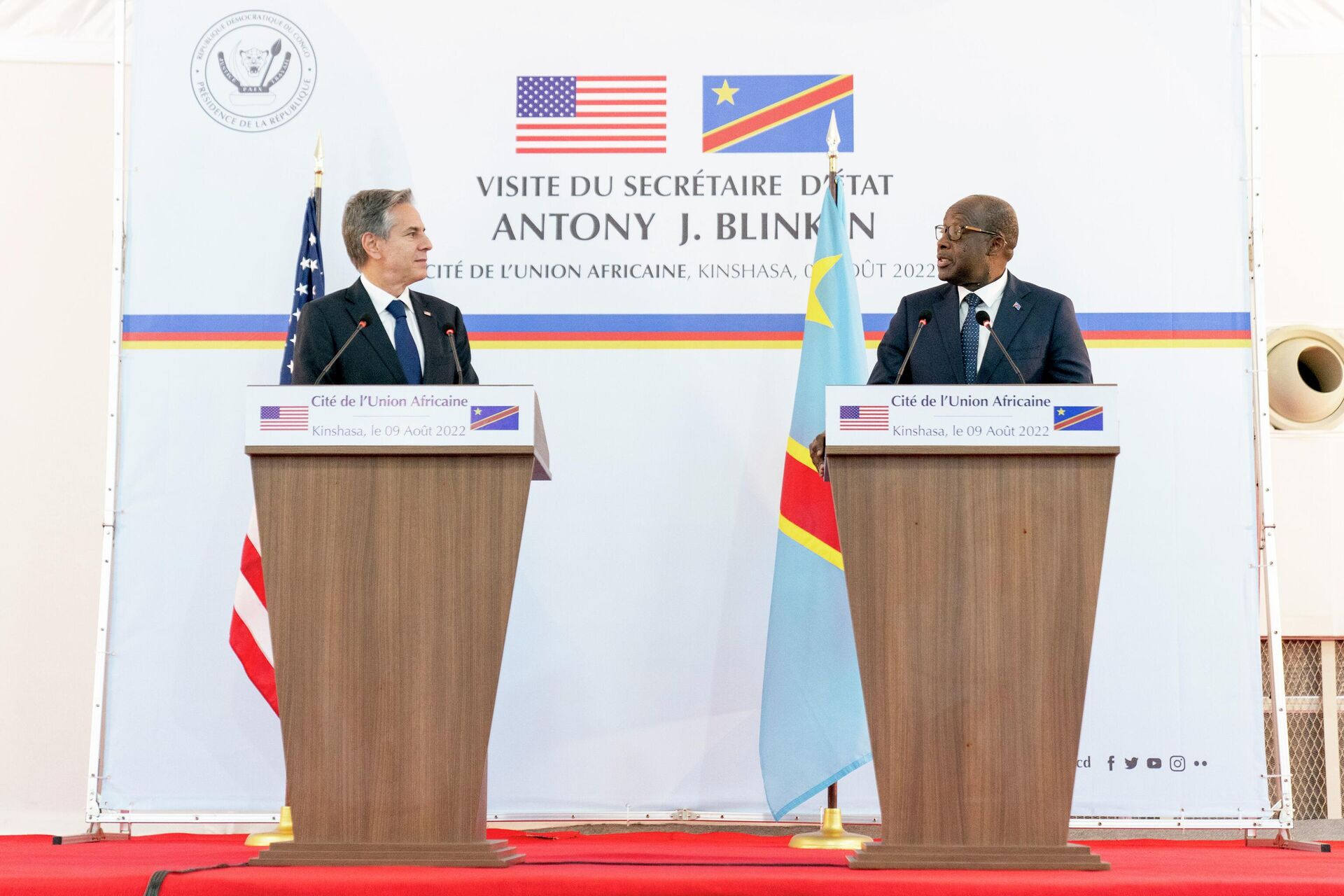 US Secretary of State Antony Blinken and Congo Foreign Minister Christophe Lutundula hold a news conference at Cite de l'OUA in Kinshasa, Congo, Tuesday, Aug. 9, 2022. Blinken is on a ten day trip to Cambodia, Philippines, South Africa, Congo, and Rwanda. - Sputnik International, 1920, 10.08.2022