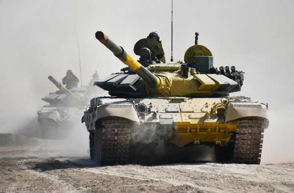T-72B3 tanks before firing rounds at the Alabino military training ground in the Moscow region.  - Sputnik International