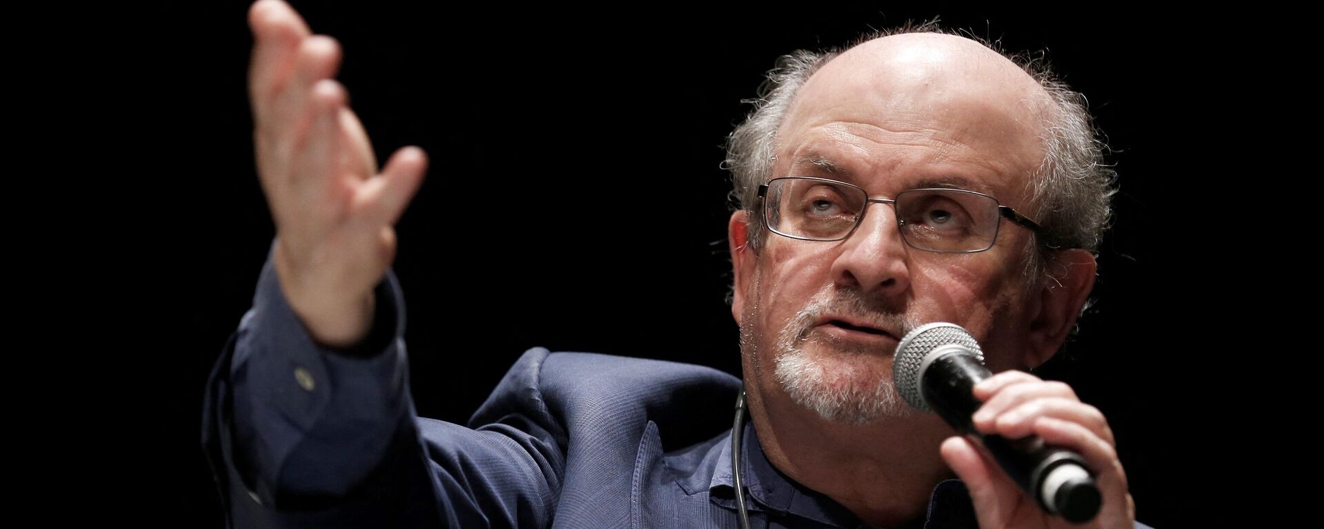 In this file photo taken on September 13, 2016, British writer Salman Rushdie speaks during the opening day of the Positive Economy Forum in Le Havre, northwestern France on September 13, 2016. - It has been reported that Rushdie was attacked on stage today during an event in New York. (Photo by CHARLY TRIBALLEAU / AFP) - Sputnik International, 1920, 12.08.2022
