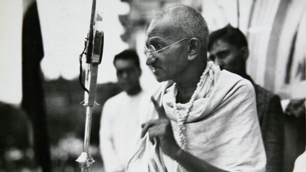 FILE - In this file photo dated 1931, Mahatma Gandhi talks to a crowd in India. Israel’s national library has unearthed an 80-year-old handwritten letter that Gandhi sent a Jewish official upon the outbreak of World War II.  - Sputnik International