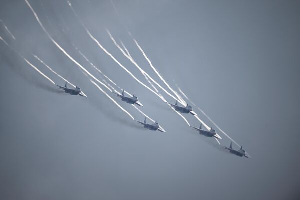 MiG-29UB fighter jets of the Strizhi (“Swifts”) aerobatics team at the opening ceremony of the International Military-Technical Forum ARMY-2022 in Kubinka. - Sputnik International