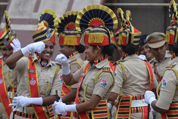 Indian Railway Protection Force (RPF) personnel gather to take part in a ceremony to celebrate the country&#x27;s 75th Independence Day at a railway sports complex in Hyderabad on Aug. 15, 2022. - Sputnik International