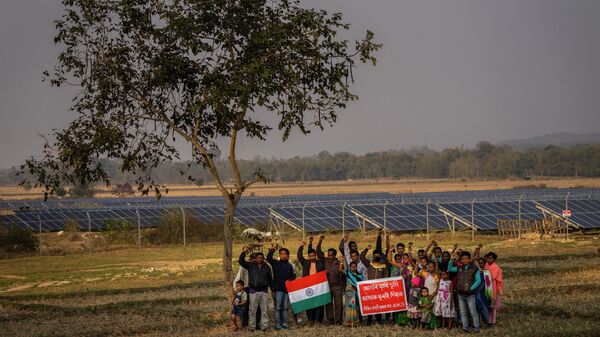 Farmers whose agriculture lands had been transfered to build a solar power plant protest near the plant in Mikir Bamuni village, Nagaon district, northeastern Assam state, India, Feb. 18, 2022. - Sputnik International