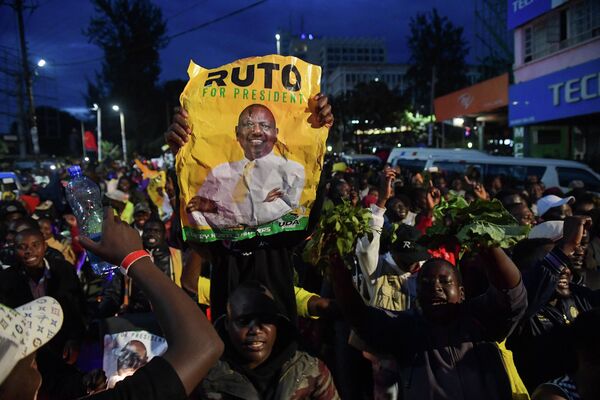 Сторонники нового президента Кении Уильяма Руто празднуют его победу - Sputnik International