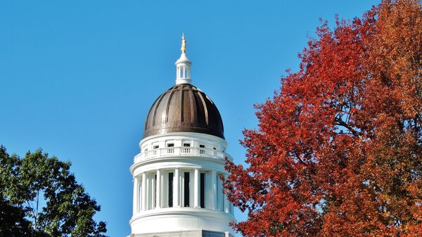 The State of Maine Capitol Building in the Fall, 15 October 2015 - Sputnik International
