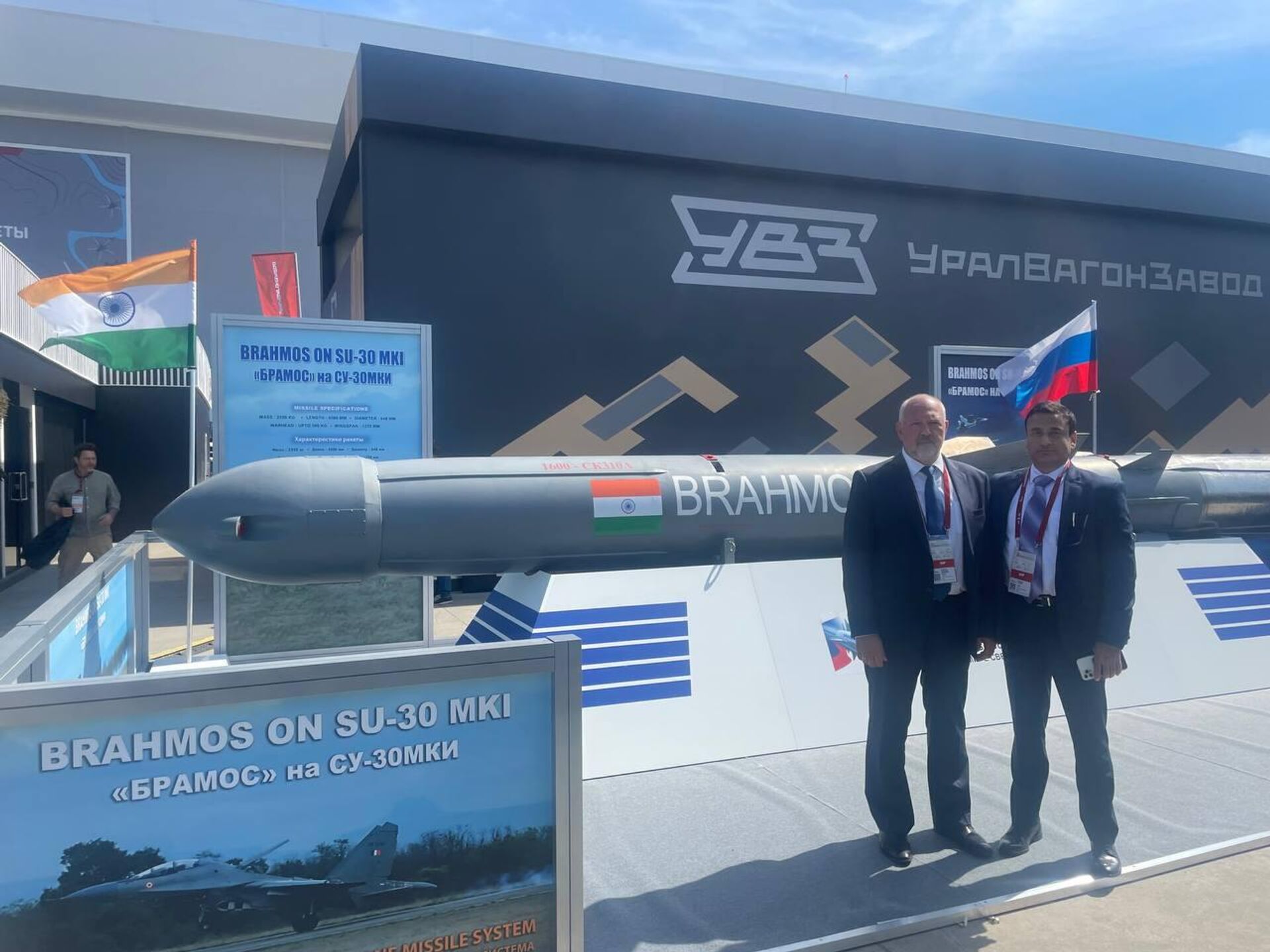 Alexander Maksichev, BrahMos Aerospace’s managing director, and Praveen Pathak, manager of market promotion and export at the ARMY-2022 International Military-Technical Forum on August 16. - Sputnik International, 1920, 17.08.2022