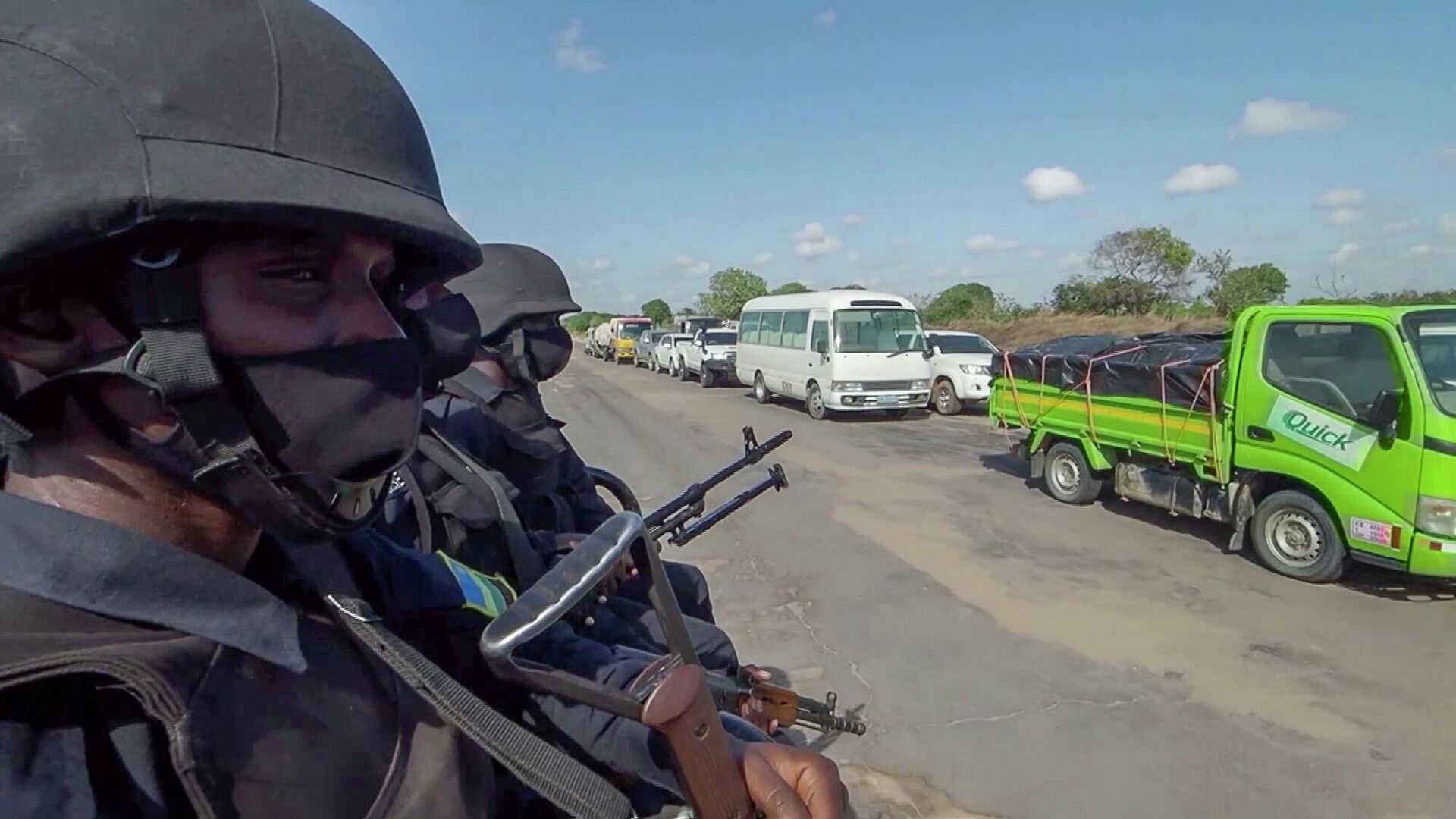 In this image made from video, Rwandan police patrol a road in Palma, Cabo Delgado province, Mozambique Sunday, Aug. 15, 2021. Rwanda's troops have rapidly helped Mozambique's armed forces achieve victories against Islamic extremists, who have created a humanitarian emergency in northern Cabo Delgado province and surrounding areas. - Sputnik International, 1920, 17.08.2022