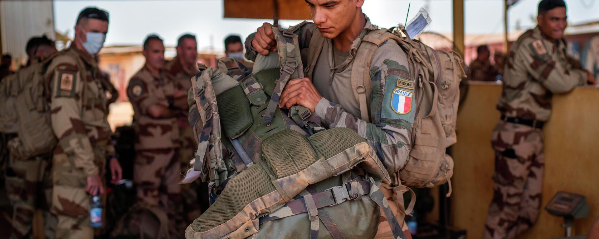 French Barkhane force soldiers who wrapped up a four-month tour of duty in the Sahel leave their base in Gao, Mali, June 9, 2021. - Sputnik International, 1920, 18.08.2022