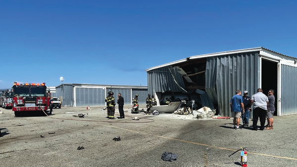 Photo captures aftermath of two-plane collision that took place at California's Watsonville Municipal Airport.  - Sputnik International