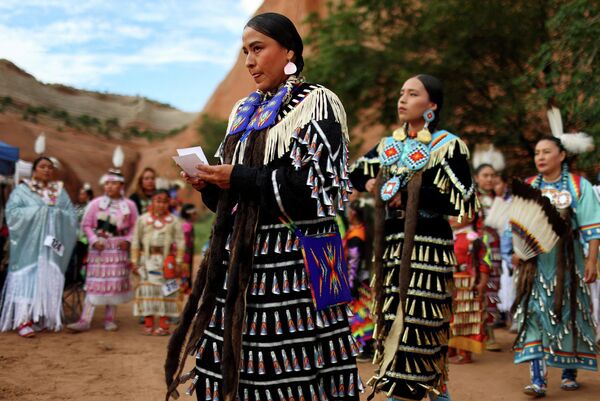 Dancers prepare to enter the contest powwow at the 100th Gallup Inter-Tribal Indian Ceremonial at Red Rock Park on August 13, 2022 near Gallup, New Mexico.  - Sputnik International