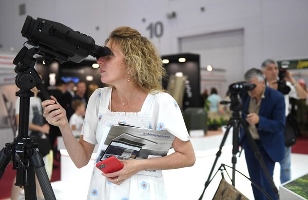 Visitors at the exhibition during the international military-technical forum Army-2022 at of the Patriot Convention and Exhibition Center. - Sputnik International