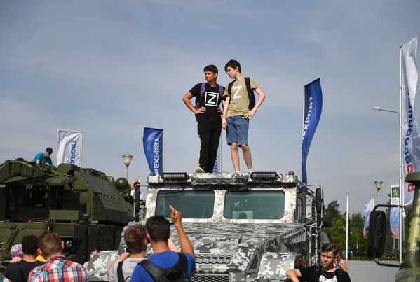 Visitors at the exhibition during the international military-technical forum Army-2022 at the Patriot Convention and Exhibition Center. - Sputnik International