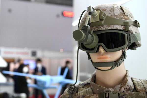A dummy in a tactical helmet at the international military-technical forum Army-2022 at the Patriot Convention and Exhibition Center. - Sputnik International