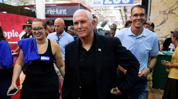 Former Vice President Mike Pence walks through the Varied Industries Building during a visit to the Iowa State Fair, Friday, Aug. 19, 2022, in Des Moines, Iowa. - Sputnik International